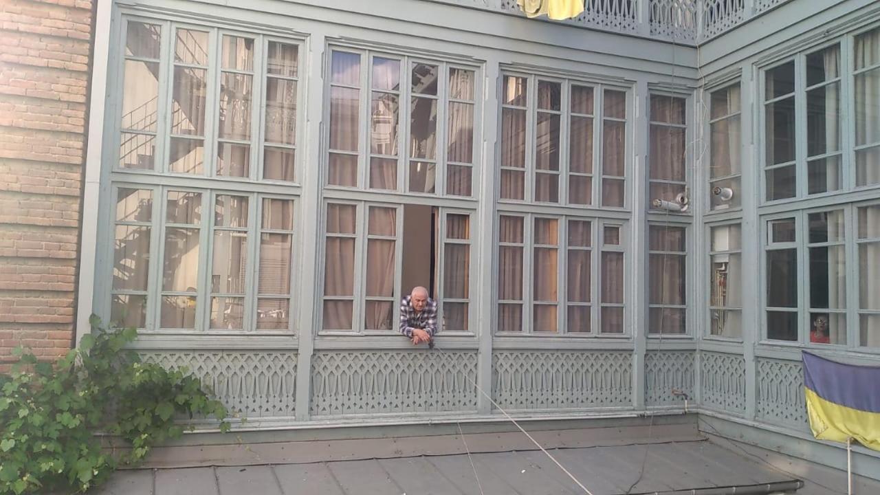 Smoking Lion Tbilisi Exterior photo